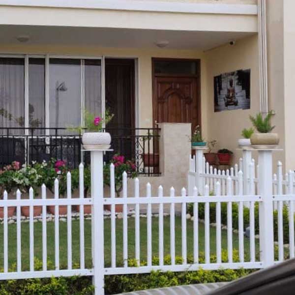 Outdoor FRP Picket Fence Fibre Glass Garden Fencing