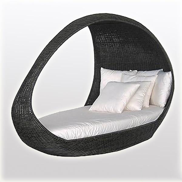 Outdoor Wicker Canopy Bed - River